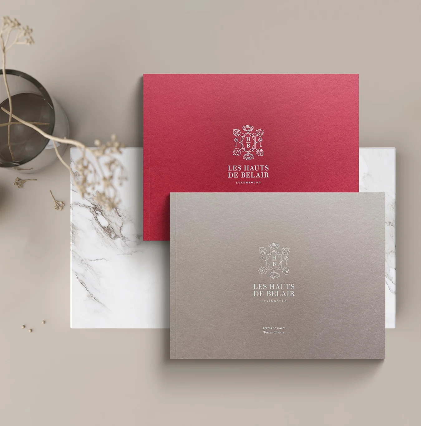 Deux brochures de la résidence Les Hauts de Belair à Luxembourg, avec logo et mise en page - Essenzia Design Studio.