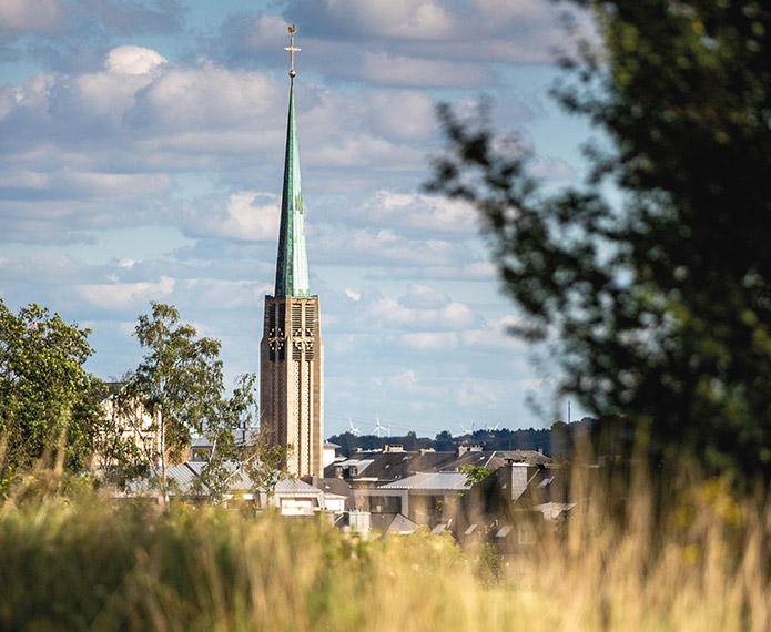 Vue du site web interactif des Hauts de Belair sur tablette et smartphone, présentant la maquette 3D et la visite virtuelle des appartements.